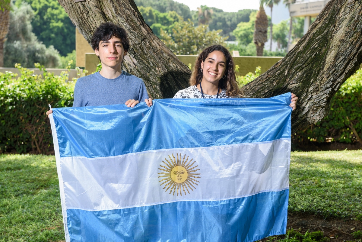 Argentinean students Santiago Aranguri and María Clara Miserendino at the Dr. Bessie Lawrence International Summer Science Institute (ISSI) in 2018.