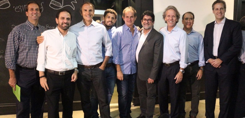 New group in Rio, L to R: Ricardo Hechtman, Marcelo Herskovits, Ronaldo Adler (Hillel President), Renato Cohen (Vice President of FIERJ, the Jewish Federation of Rio de Janeiro), Cláudio Goldemberg (also FIERJ Vice President), Mariano Zalis, Marcelo Astrachan (Vice President for Rio of the Brazilian Association of Friends), Eduardo Rabinovitch (Vice President of ARI), and Flávio Stanger (President of the FIERJ council). 