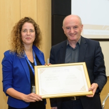 Prof. Nirit Dudovich of the Department of Physics of Complex Systems receives the Helen and Martin Kimmel Award for Innovative Investigation.