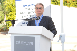 Celebrating Giving: Marking new inscriptions on the International Plaza Donor Wall