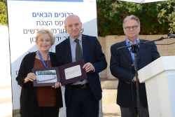 Celebrating Giving: Marking new inscriptions on the International Plaza Donor Wall
