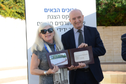 Celebrating Giving: Marking new inscriptions on the International Plaza Donor Wall
