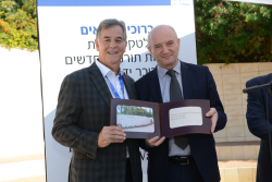 Celebrating Giving: Marking new inscriptions on the International Plaza Donor Wall
