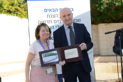 Celebrating Giving: Marking new inscriptions on the International Plaza Donor Wall