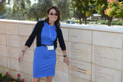Celebrating Giving: Marking new inscriptions on the International Plaza Donor Wall