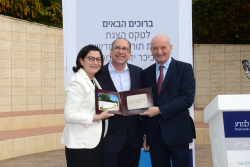 Celebrating Giving: Marking new inscriptions on the International Plaza Donor Wall