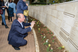 Celebrating Giving: Marking new inscriptions on the International Plaza Donor Wall