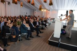 Luncheon honoring Dr. Ellen and Harvey Knell for the establishment of the Knell Family Center for Microbiology