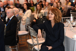 Luncheon honoring Dr. Ellen and Harvey Knell for the establishment of the Knell Family Center for Microbiology
