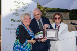 Celebrating Giving: Marking new inscriptions on the International Plaza Donor Wall