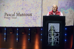Celebrating Giving: Marking new inscriptions on the International Plaza Donor Wall