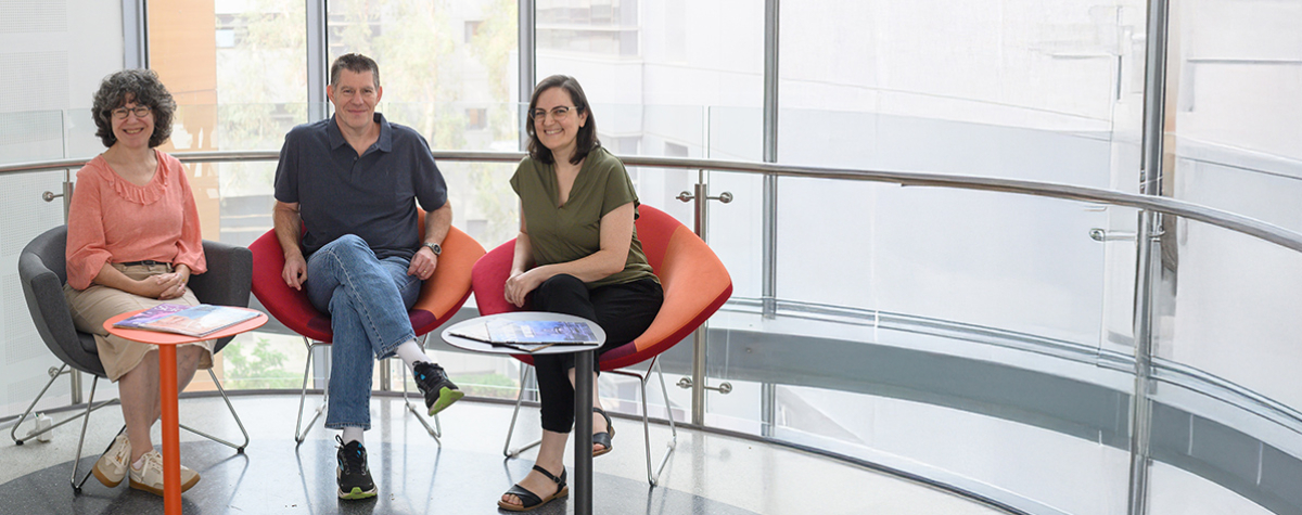 (l-r) Dr. Nancy Gavert, Prof. Ravid Straussman and Dr. Elinor Gigi
