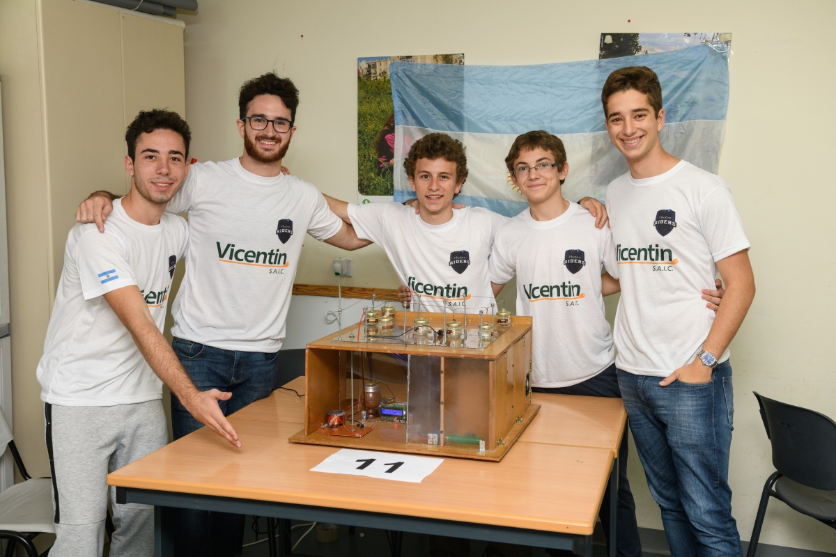Argentinean students at the Shalhevet Freier “Safe-Cracking” International Physics Tournament on the Weizmann campus, in 2019.